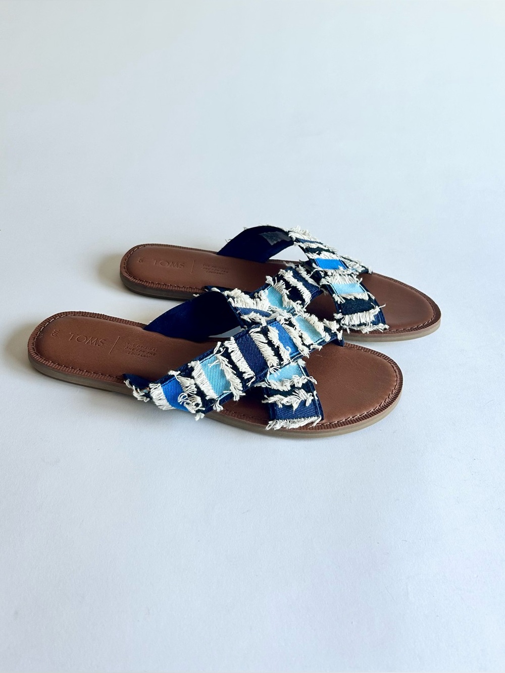 Tom’s Blue Navy White Textile Rubber Outsole Sandals Flip Flops size 9